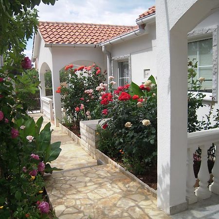 Apartments Marijeta Vir Exterior photo
