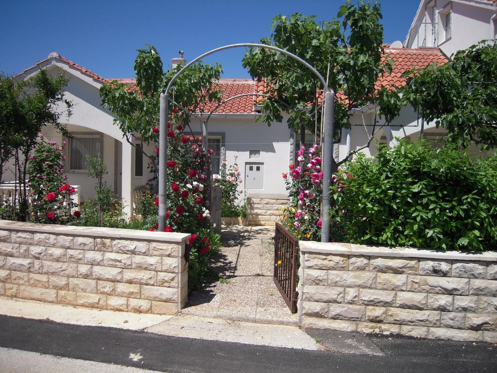 Apartments Marijeta Vir Exterior photo