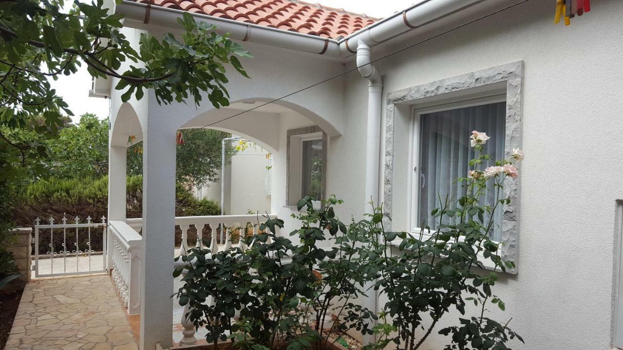 Apartments Marijeta Vir Exterior photo