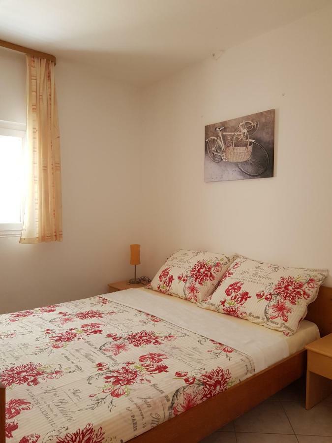 Apartments Marijeta Vir Exterior photo